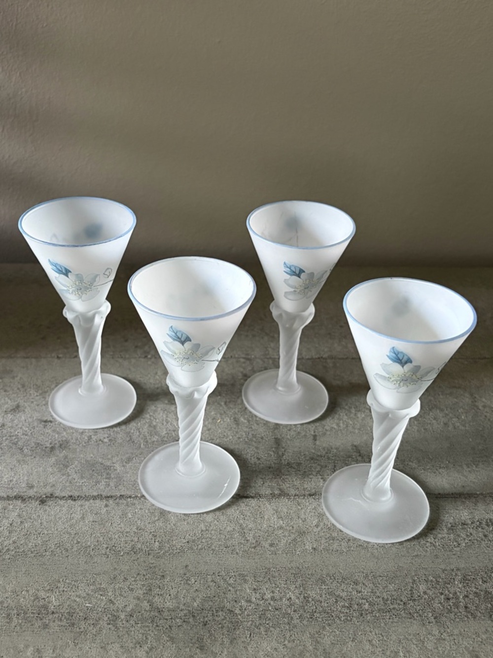 Set of 4  Vintage Frosted White Wine Glasses Blue, Floral Design Twisted Stems